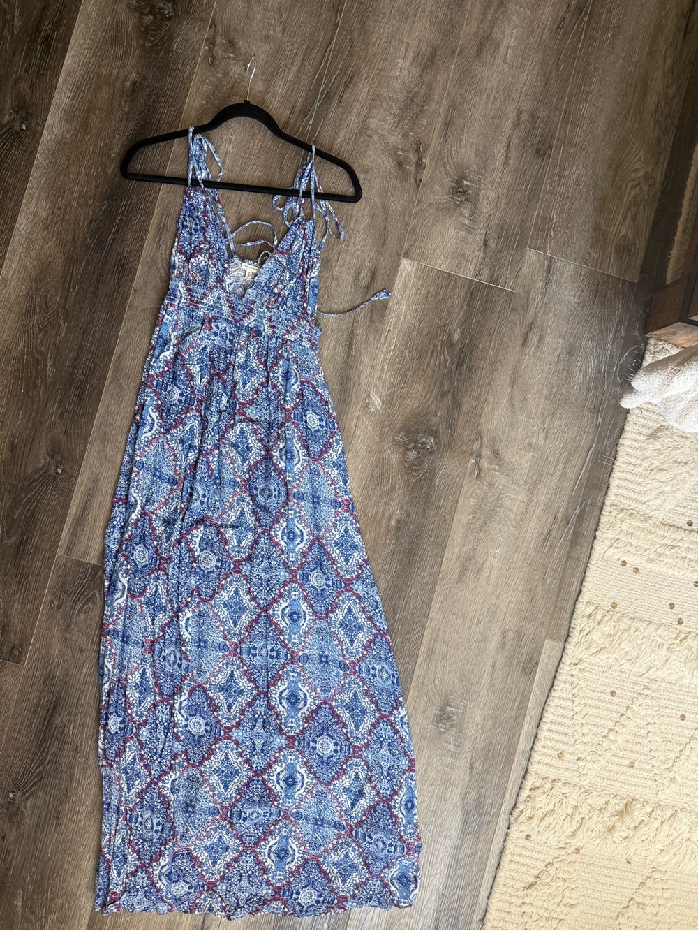 En Creme Blue & White Printed Tie-Shoulder Maxi Dress